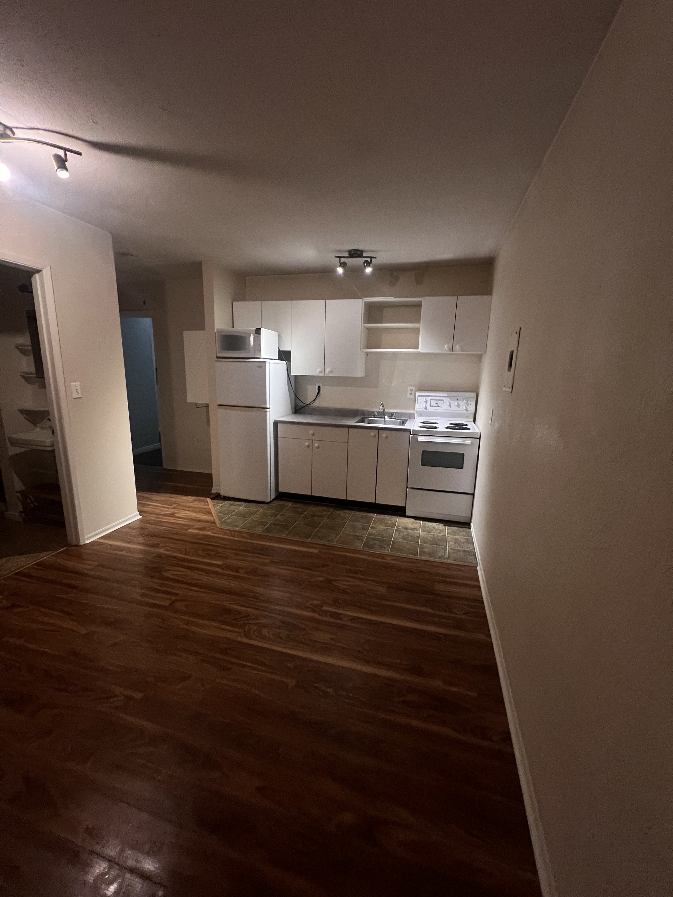 423 Superior St - 310