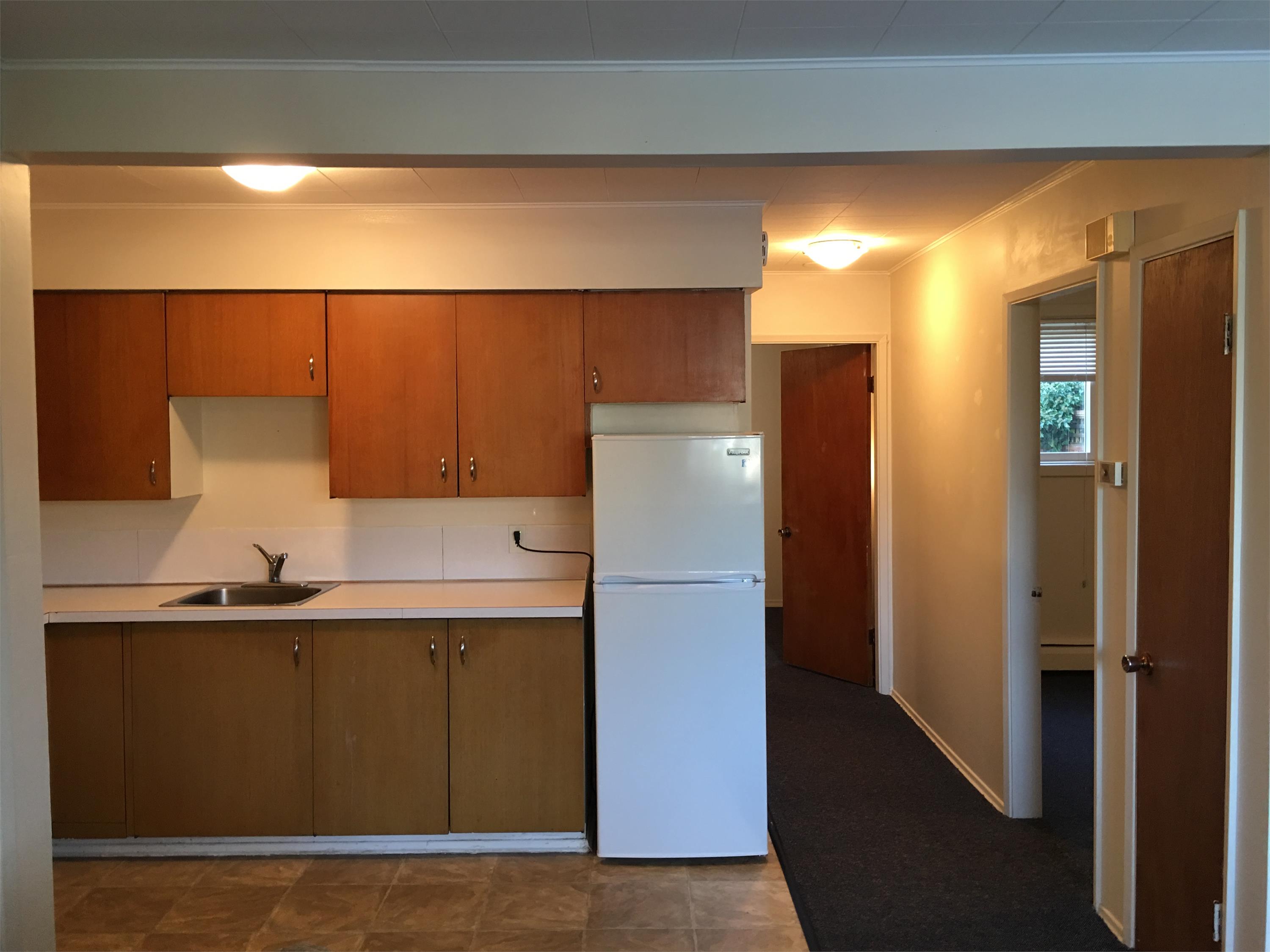 6-180 Memorial Ave