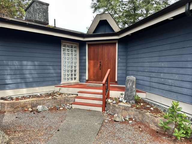 4553 Cordova Bay Rd.