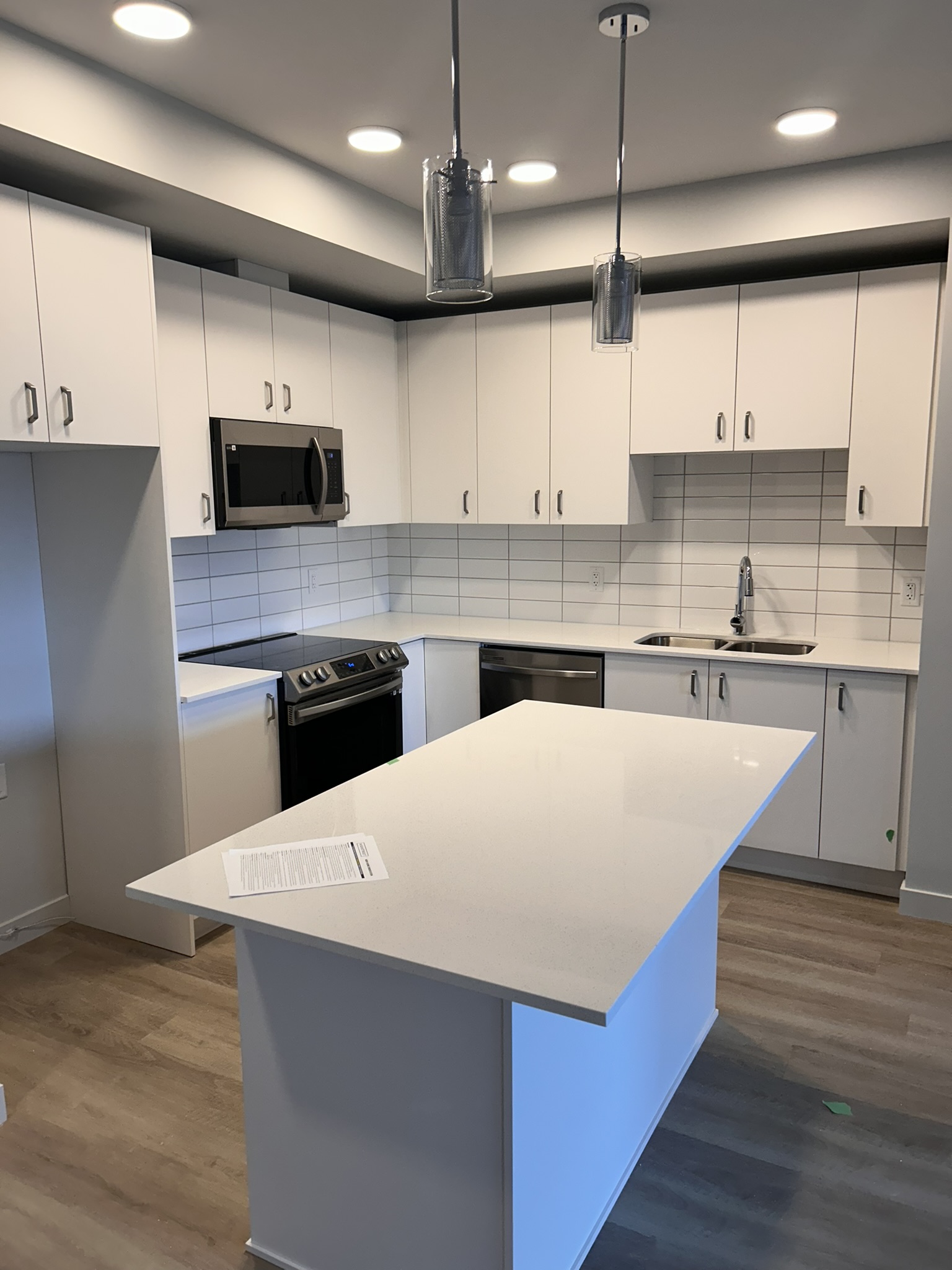 207N - 164 Alberni Highway - 207N